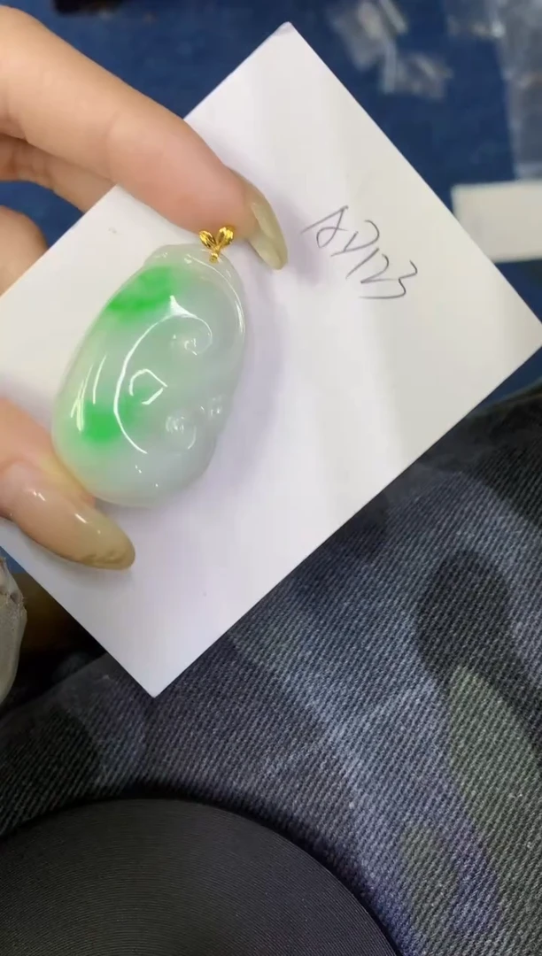 翡翠18K金镶嵌颈饰缅甸天然翡翠A货