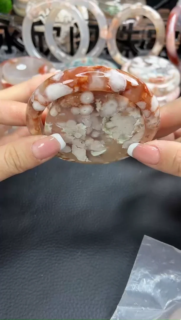 未镶嵌手镯（圆镯）石英质玉58