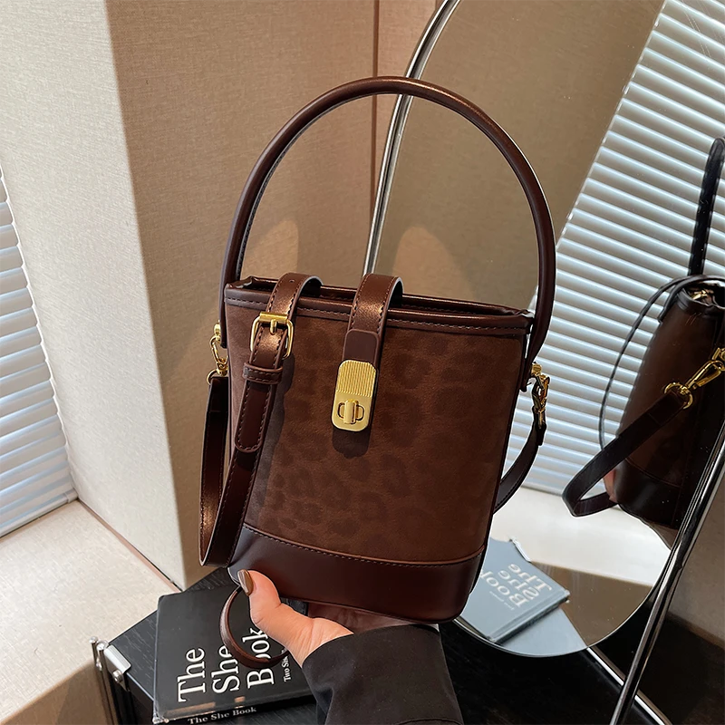 佐猫包包女款爆款2025新款秋冬复古水桶包手提包单肩包女包斜挎包