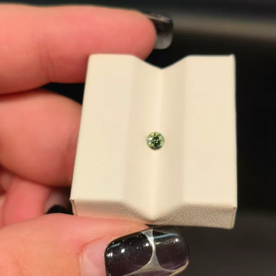 直播间整点福利19.9绿蓝宝 日常价99 0.15ct+ HL7842