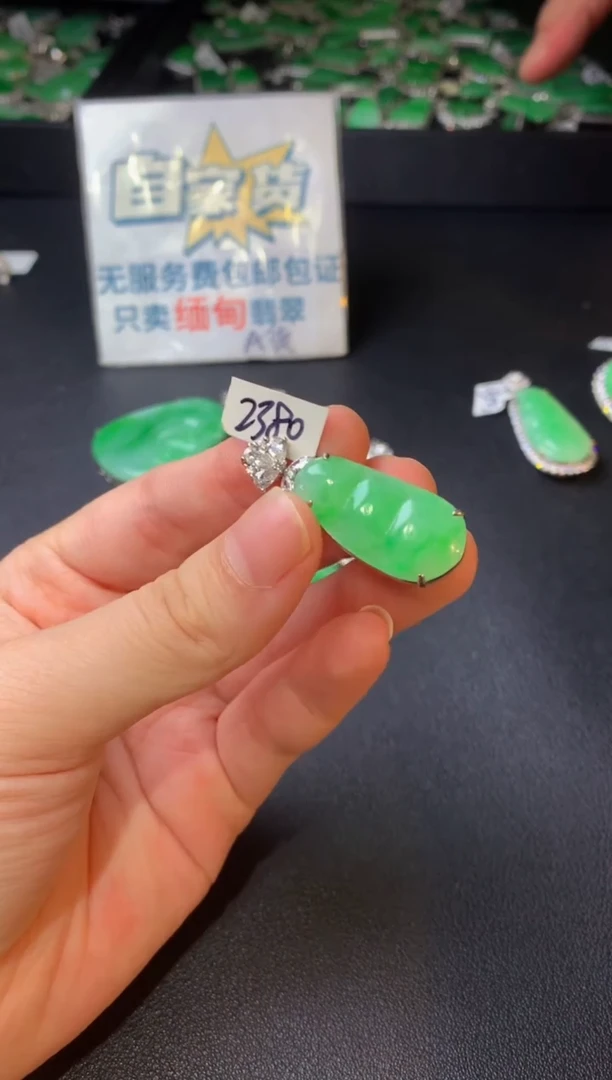 翡翠银S925镶嵌颈饰翡翠