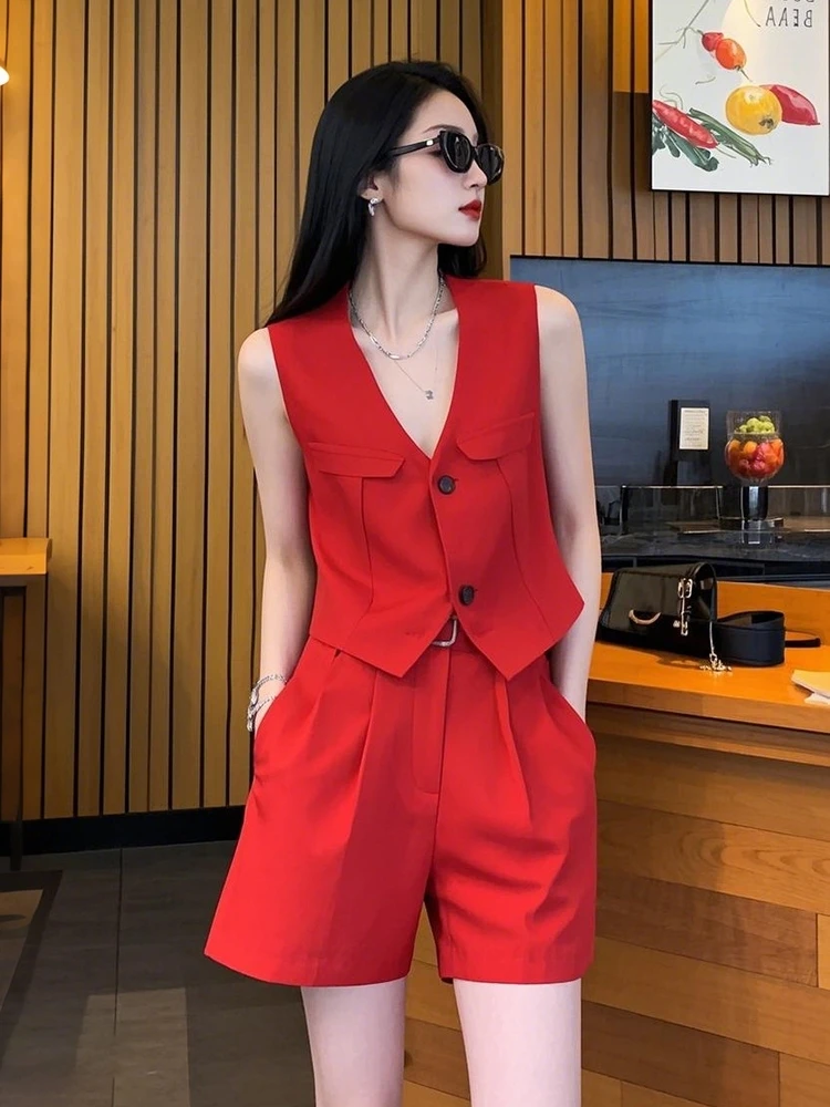 2025夏季新款一整套穿搭气质高级感时尚通勤风红色马甲短裤套装女