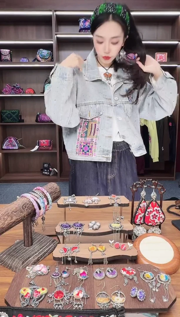 织绣A44蒙阿苏苗绣传承店外套