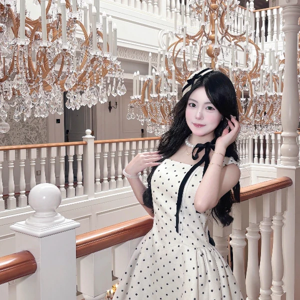 纯欲夏季小众褶皱吊带显瘦短裙修身抹胸气质连衣裙时尚法式名媛