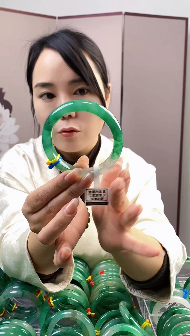 【闪购商品】石英质玉手镯未镶嵌30