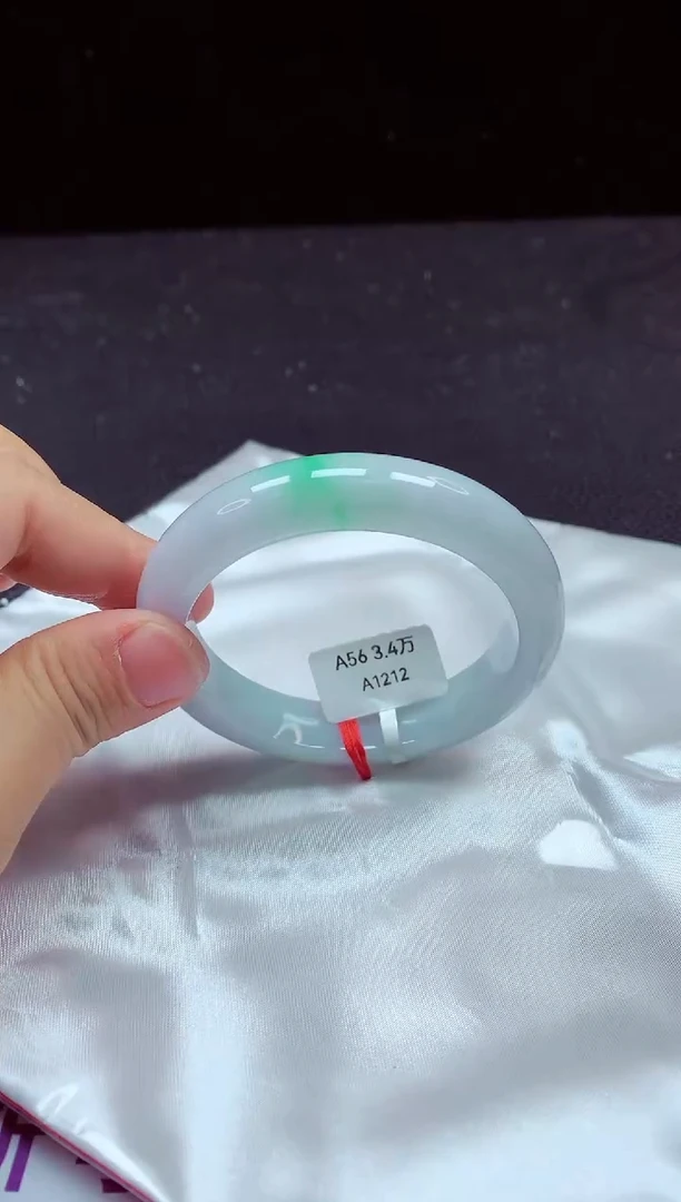 【闪购商品】翡翠手镯未镶嵌镯子56+