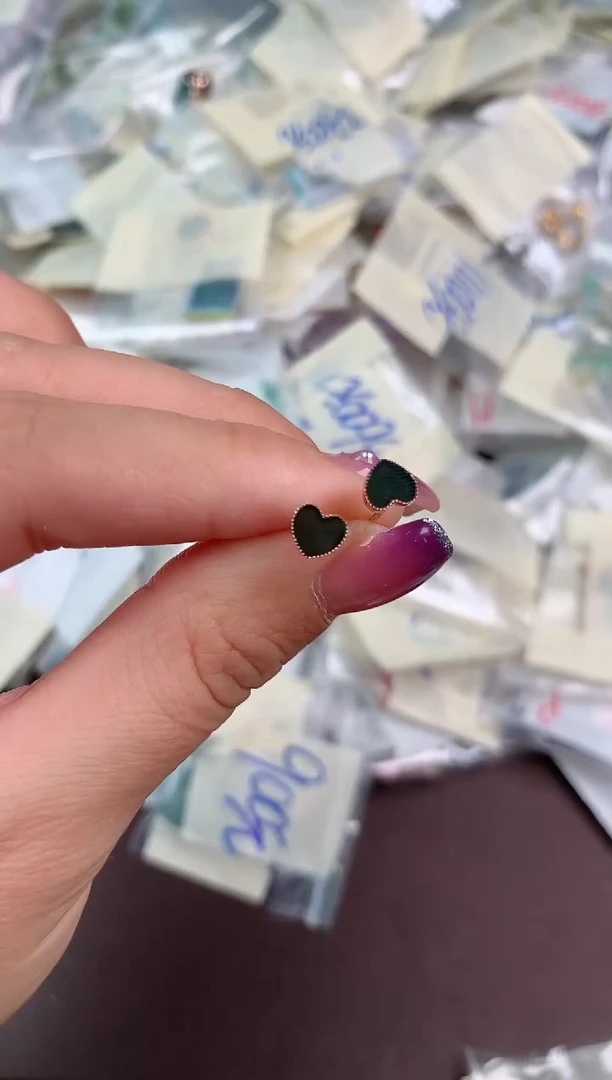 翡翠挂件18K金镶嵌一