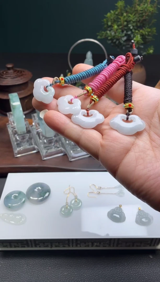 颈饰未镶嵌翡翠如意锁多样性发一件