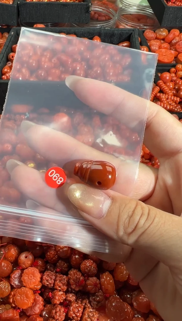 南红玛瑙未镶嵌颈饰1