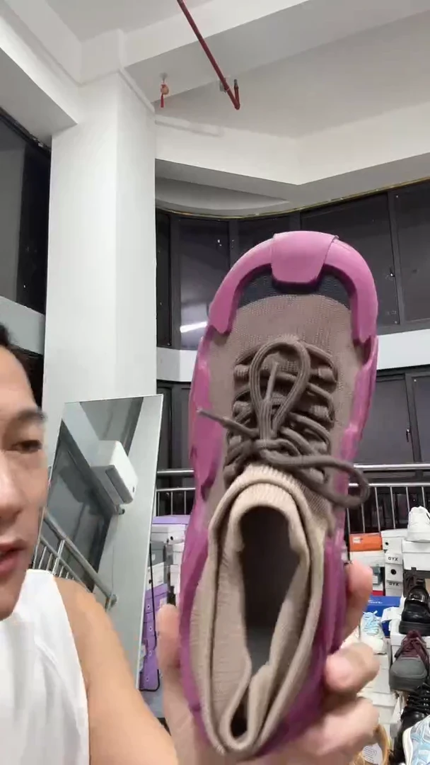 劉*火龙果色袜子鞋39