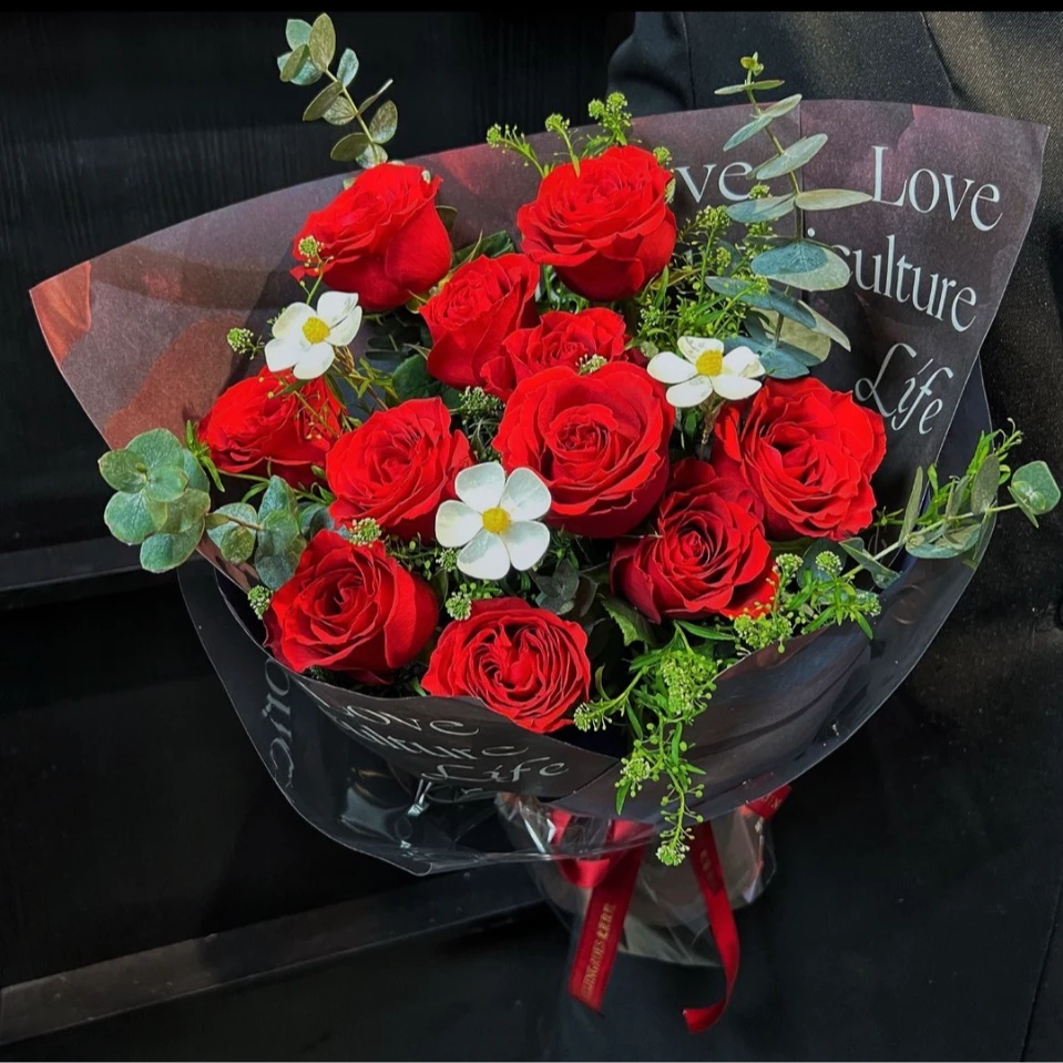 【浪漫主义】11枝红玫瑰搭配尤加利叶情人节新年38母亲节520浪漫花束惊喜礼物