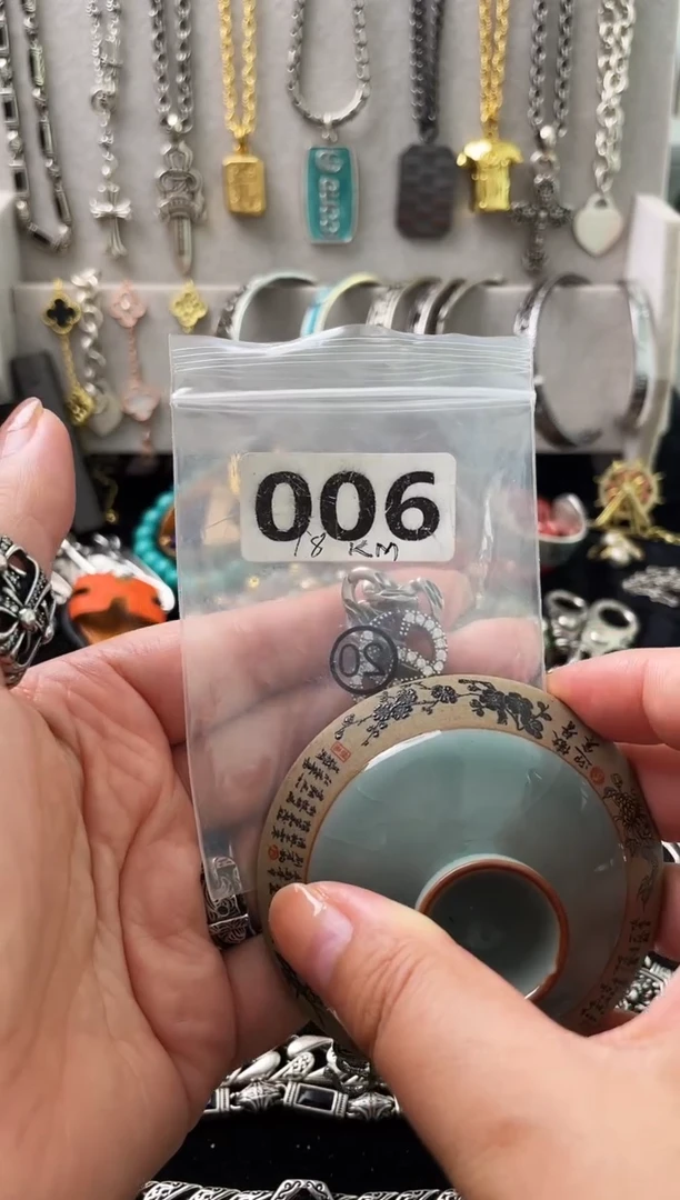 素**裳闪购商品如图所示