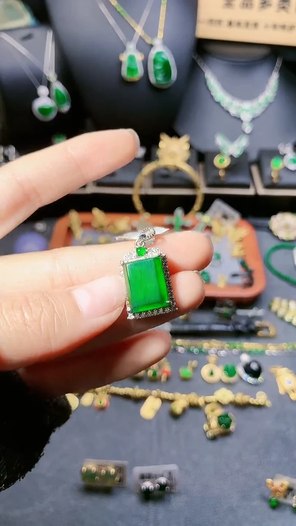 【闪购商品】翡翠项链银S925镶嵌吊坠