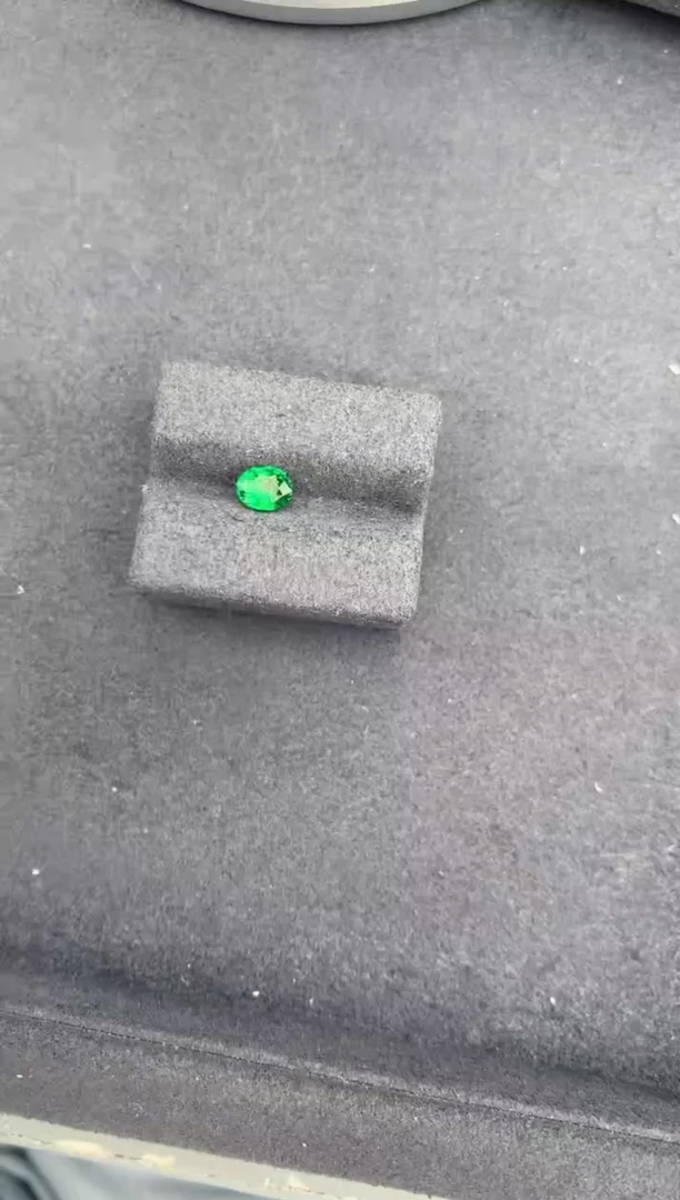 未镶嵌裸石石榴石66分沙弗莱FC