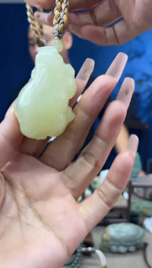 和田玉未镶嵌颈饰1