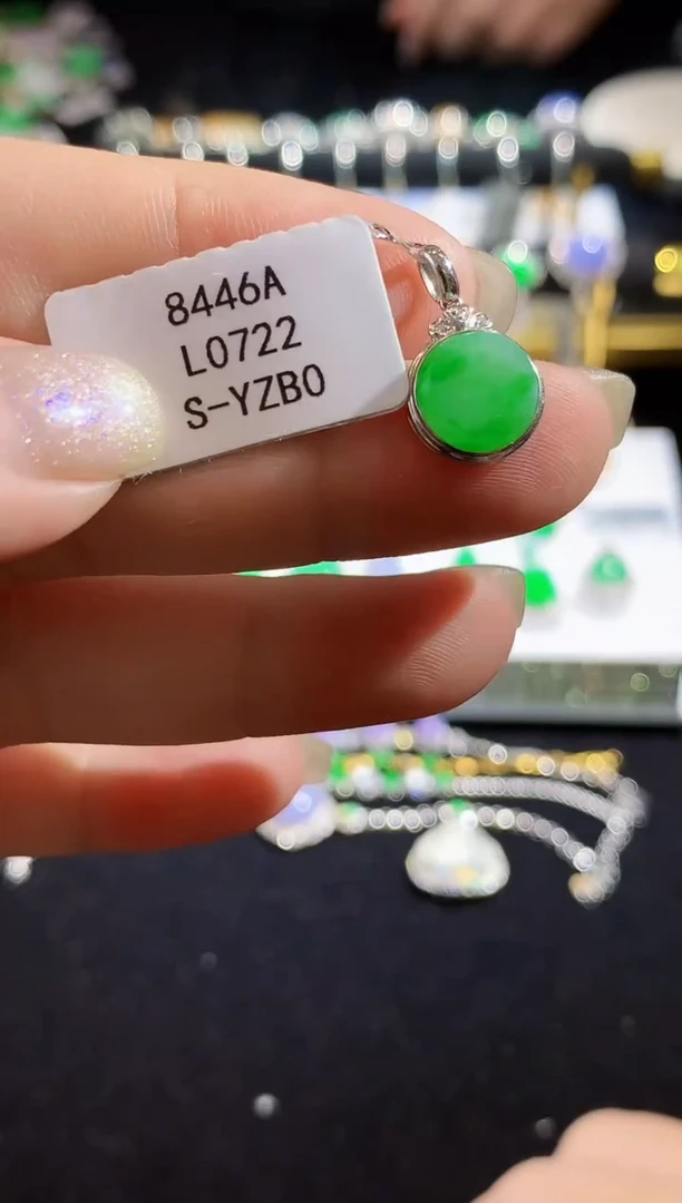 翡翠18K金镶嵌吊坠(不含链)L0722多样性发其一