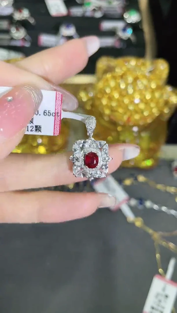 吊坠18K金镶嵌红宝石吊坠