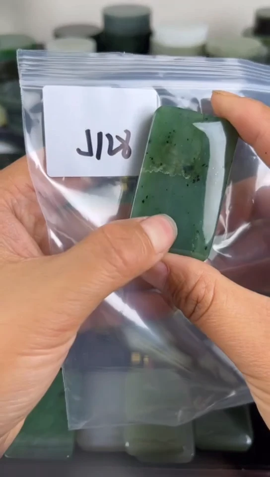 和田玉未镶嵌珠宝半成品牌子