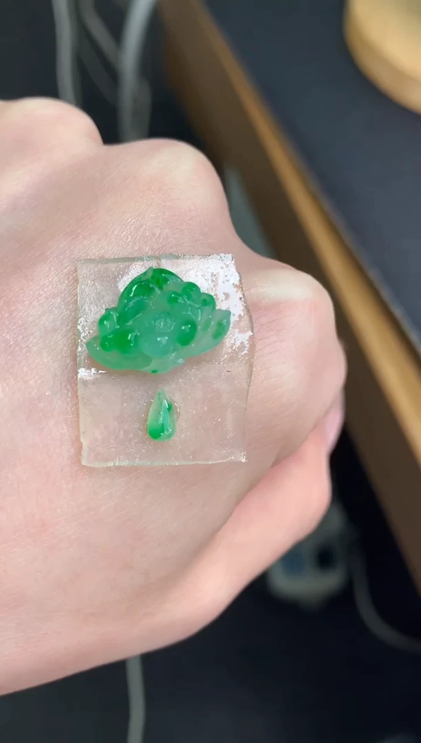 未镶嵌定制翡翠莲花