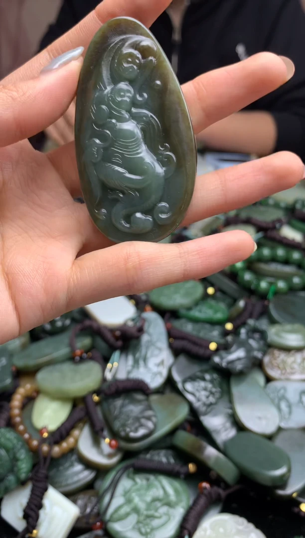 颈饰未镶嵌和田玉1