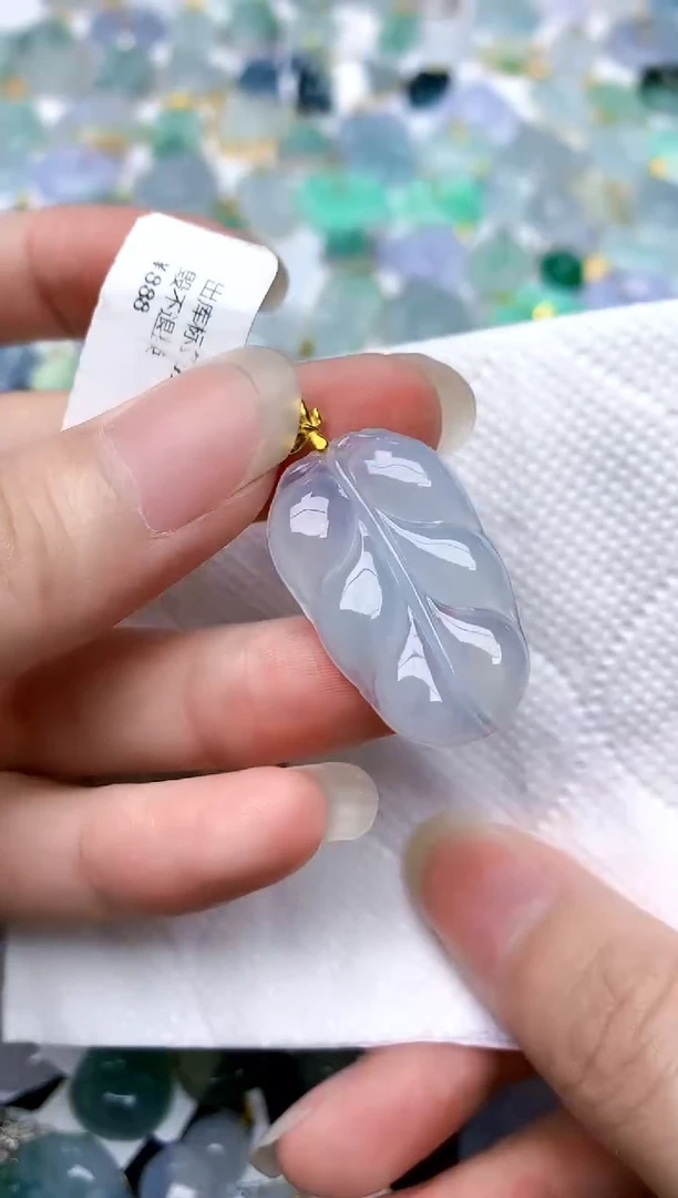 颈饰18K金镶嵌翡翠天然A货翡翠