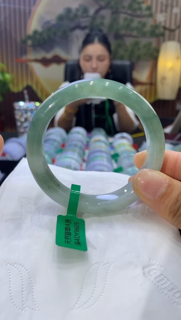 【闪购商品】翡翠手镯未镶嵌多人08742