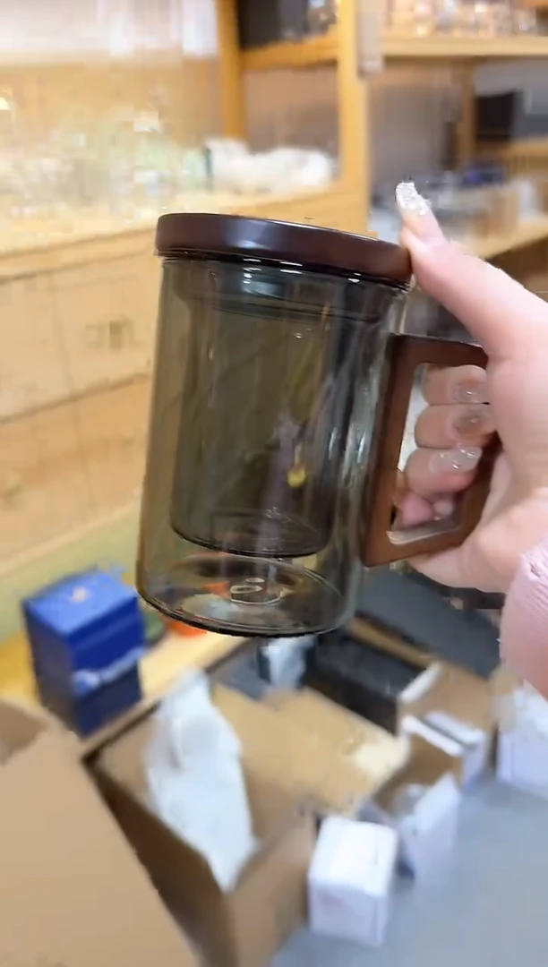 烟灰色办公杯