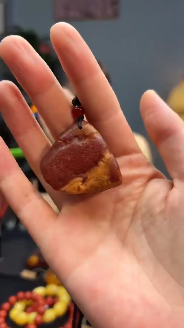 未镶嵌颈饰琥珀吊坠