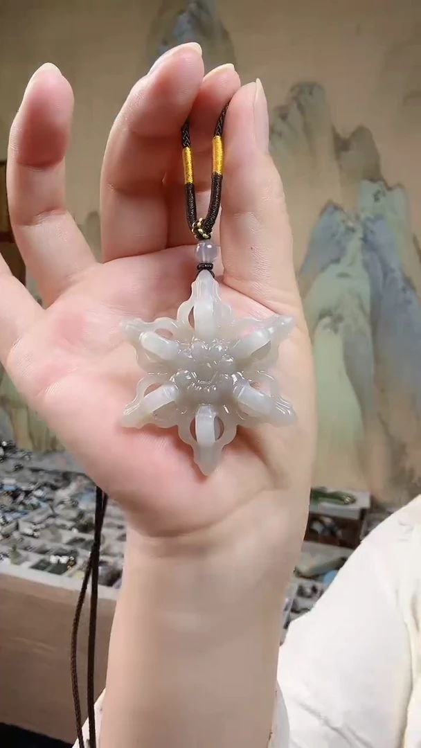 和田玉未镶嵌颈饰.