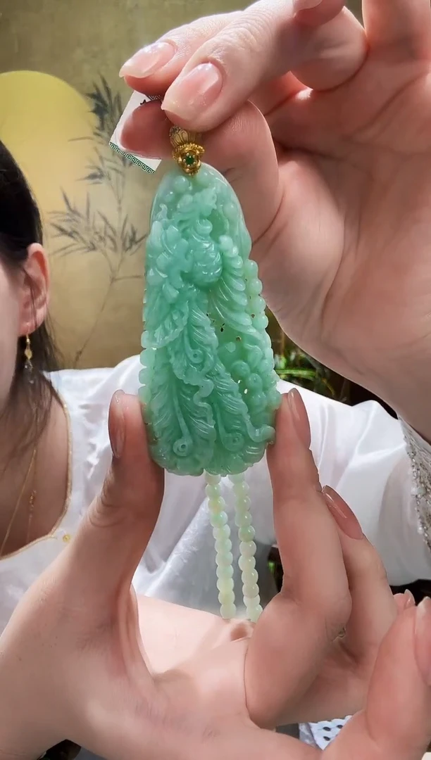 颈饰未镶嵌翡翠吊坠