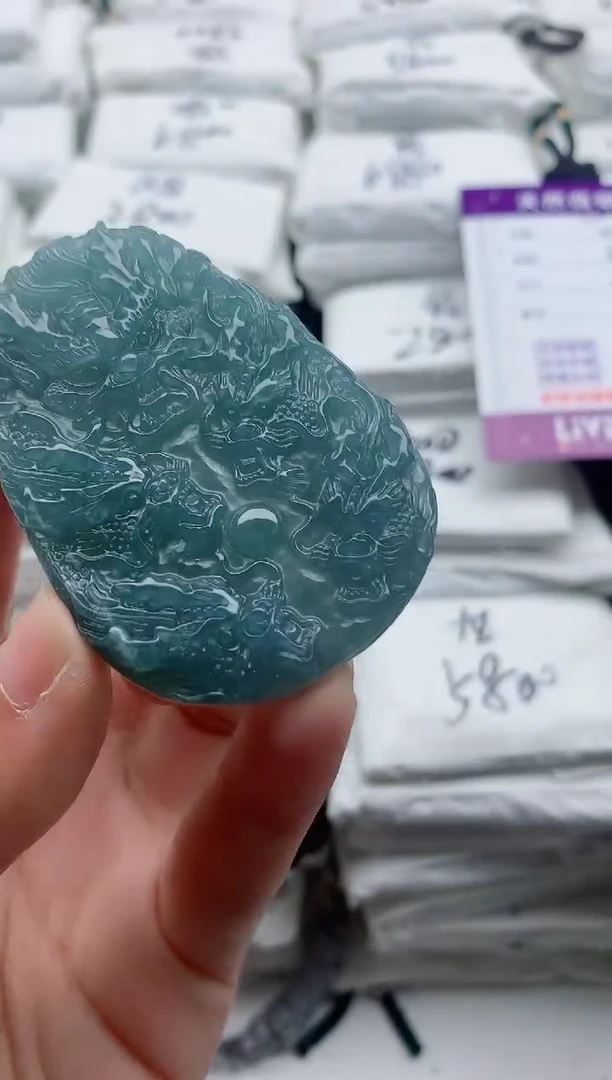 翡翠未镶嵌颈饰···········