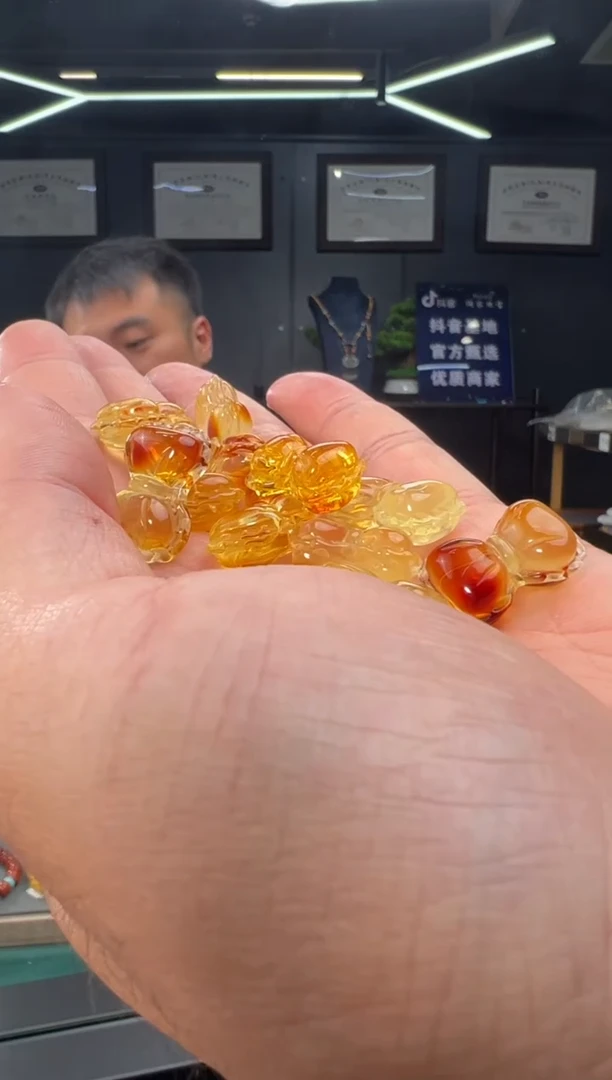 裸石琥珀未镶嵌金珀蝴蝶结-s21 多样性发一件