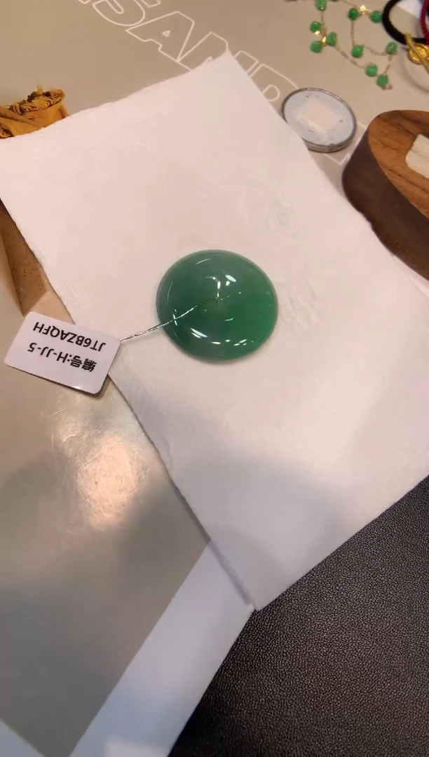 颈饰未镶嵌翡翠平安扣