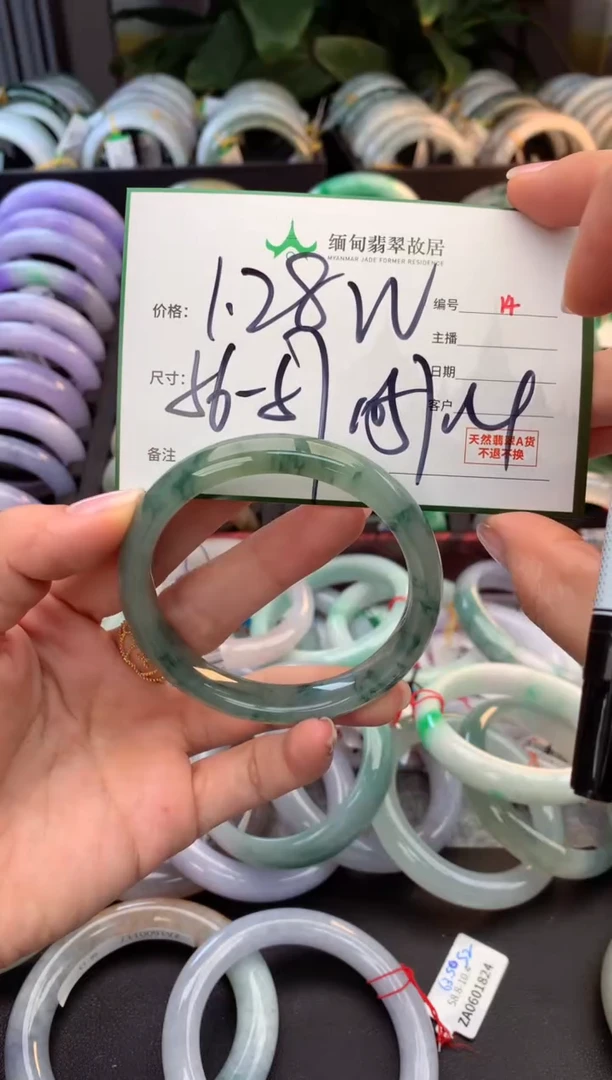未镶嵌定制翡翠毛货需精细抛光+多人