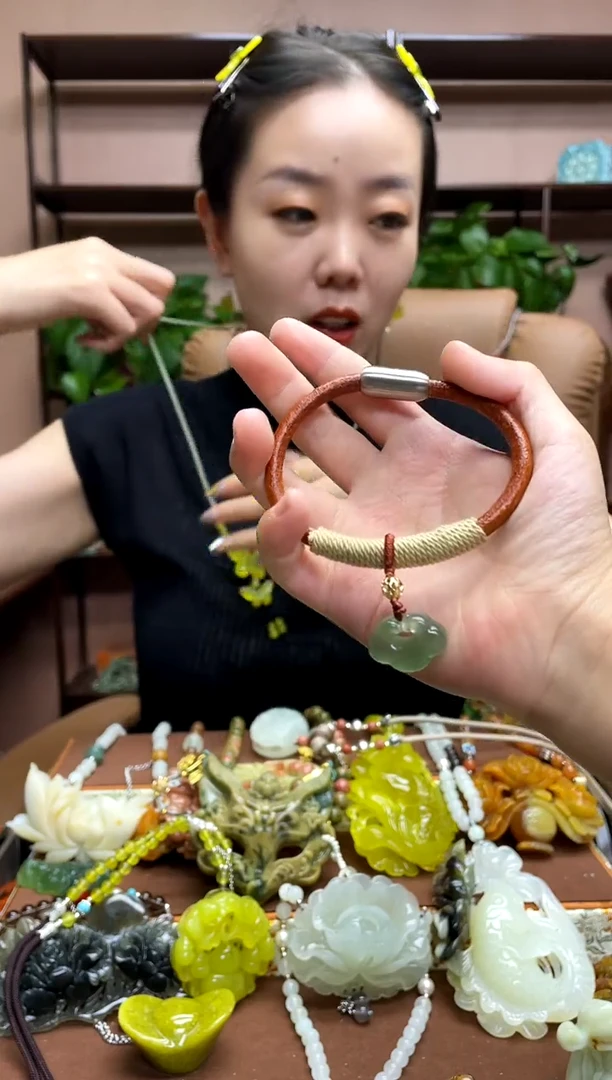 未镶嵌岫玉吊坠·