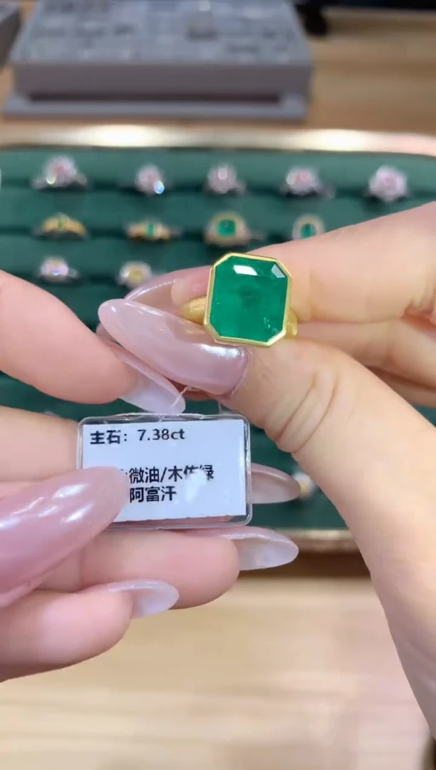18K金镶嵌戒指祖母绿戒指