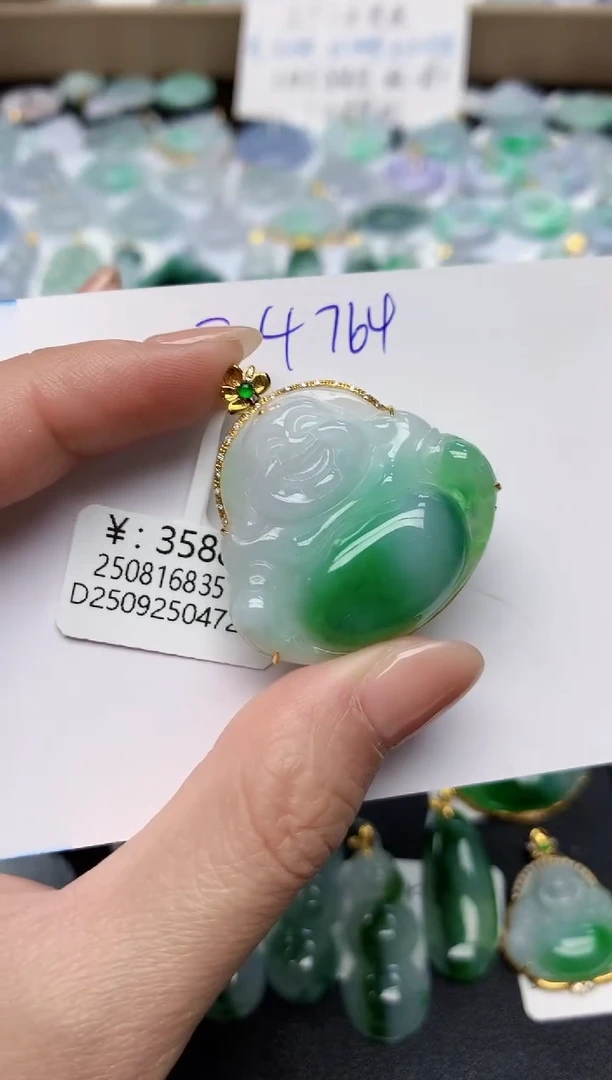颈饰18K金镶嵌翡翠天然缅甸A货翡翠百元以上9元证书费自理