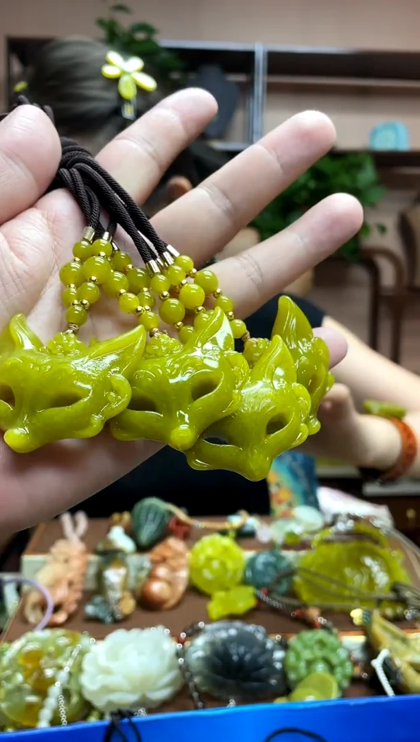 未镶嵌岫玉吊坠多样性发货发其中之一