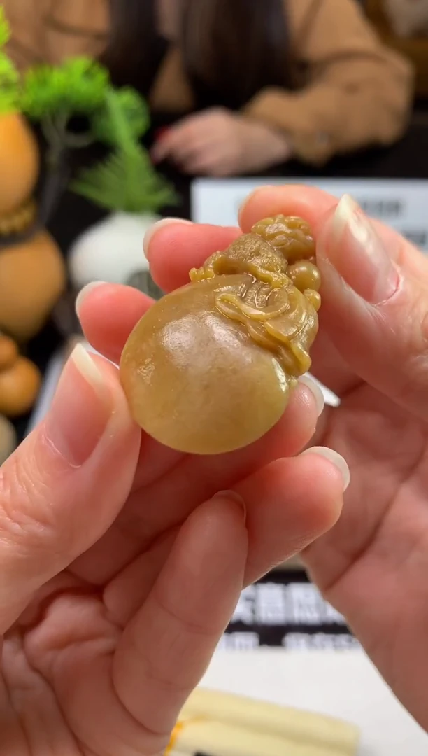 未镶嵌定制翡翠多**瓜---119892