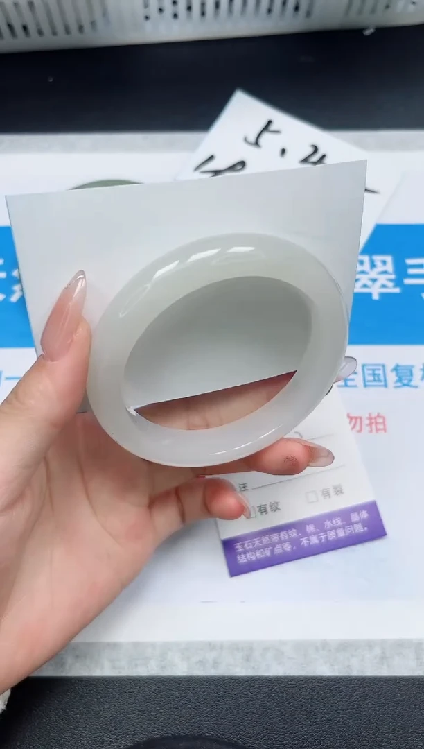 【闪购商品】石英质玉手镯合金228
