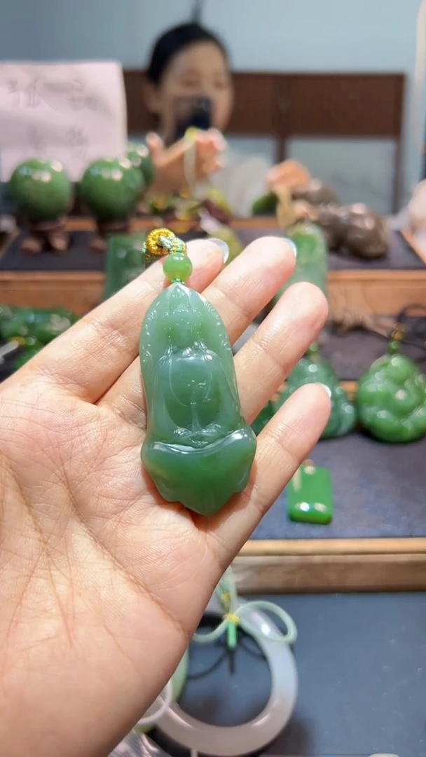 颈饰未镶嵌和田玉（碧玉）1