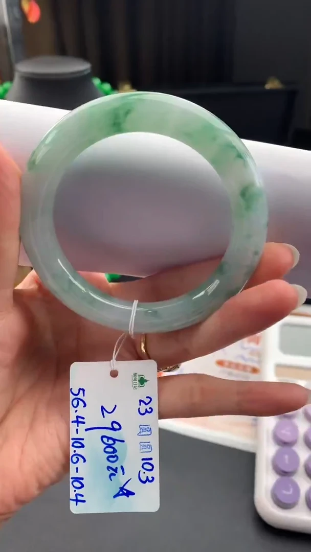 未镶嵌手镯翡翠自带#送人#，联系客服核对地址~