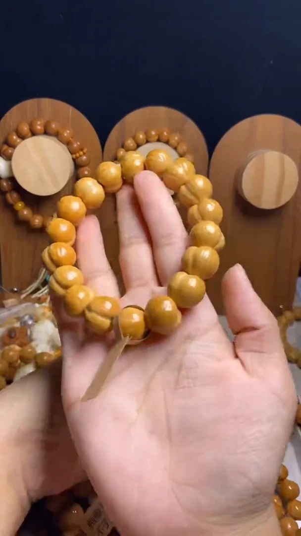 手串猴头核桃??微瑕聚宝盆屁桃手串