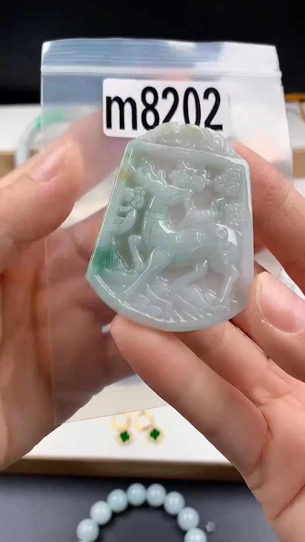 颈饰未镶嵌翡翠天然翡翠吊坠挂件