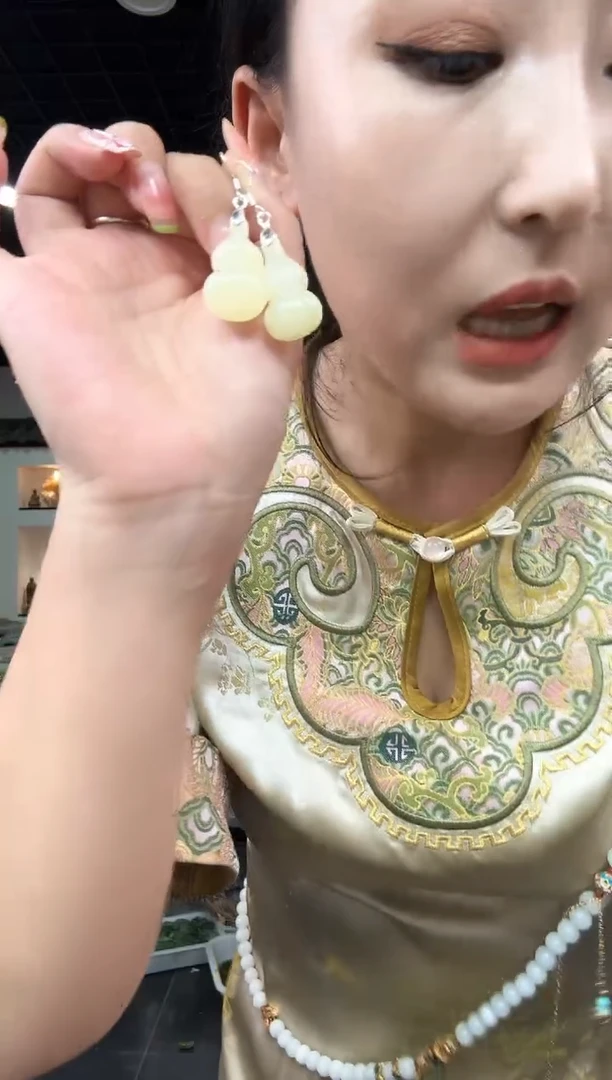 岫玉银S925镶嵌耳坠蜂蜜水葫芦耳坠