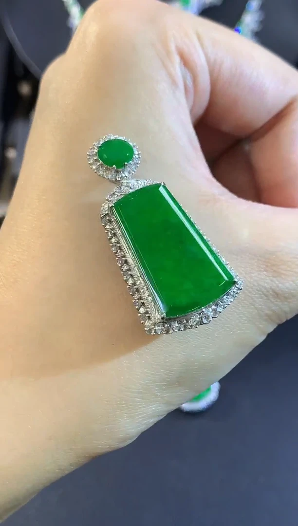 翡翠18K金镶嵌吊坠(不含链)JH多样性发其一