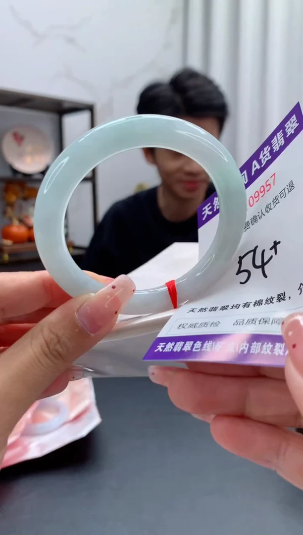未镶嵌手镯翡翠有纹，完美者勿拍