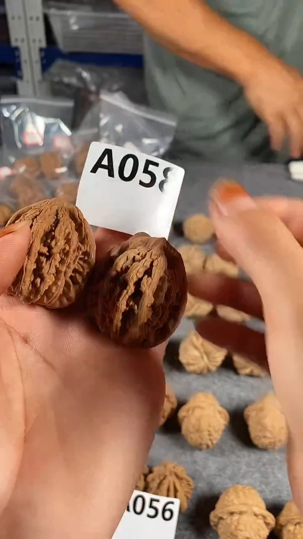 把件文玩核桃42麦穗虎头 练手对
