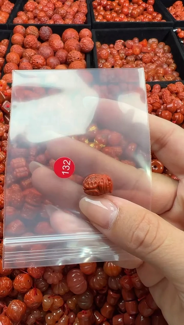 南红玛瑙未镶嵌颈饰1