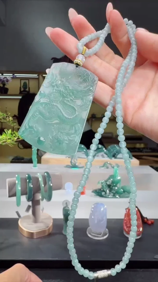 吊坠(不含链)未镶嵌翡翠龙牌（多样性发其一）